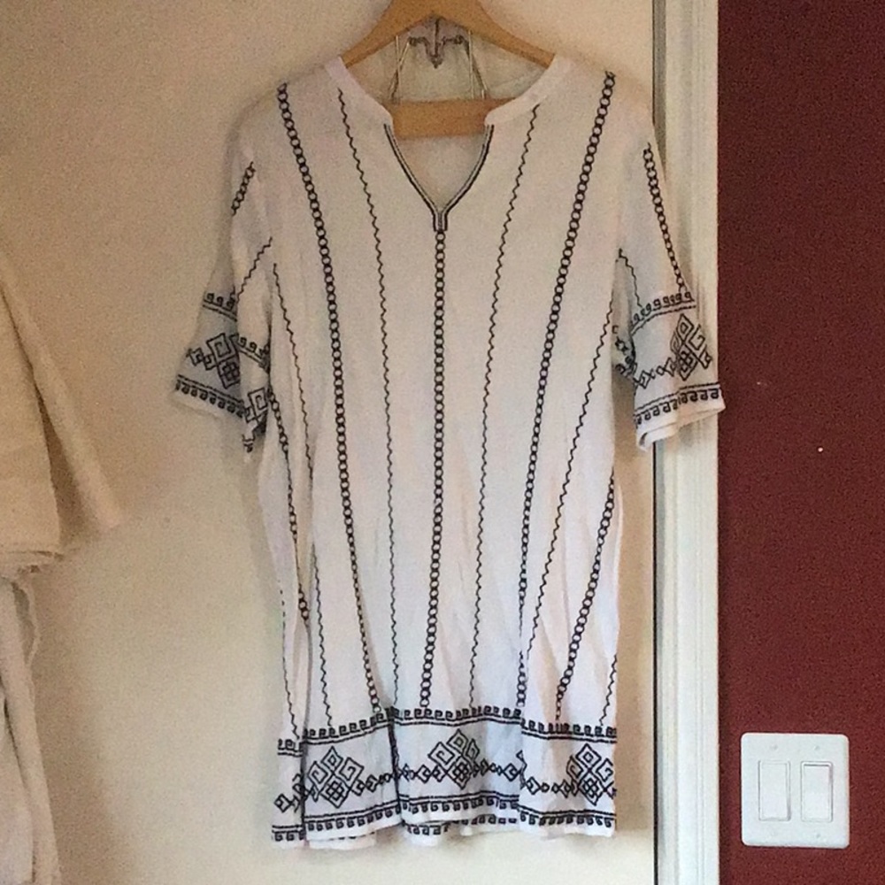 White black embroidered dress
